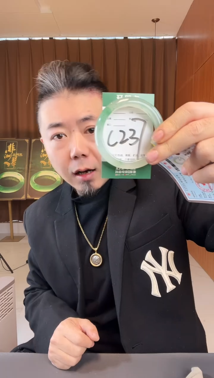 【闪购商品】石英质玉手镯未镶嵌非洲翠