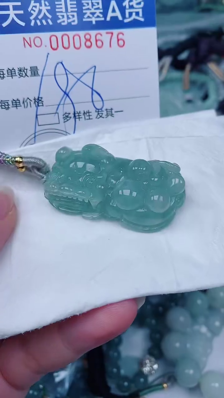 翡翠未镶嵌颈饰00008676