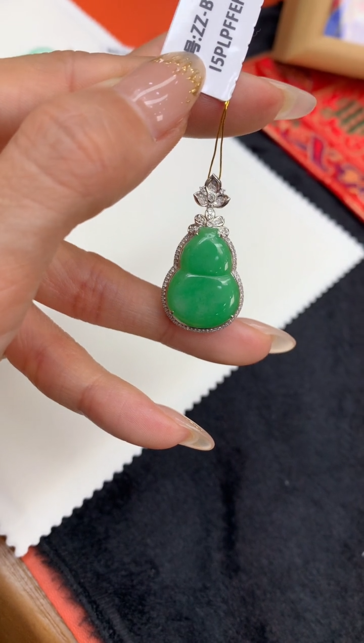 【闪购商品】翡翠颈饰18K金镶嵌葫芦