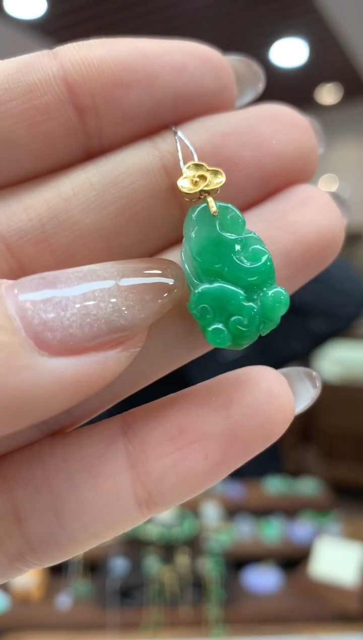【闪购商品】翡翠吊坠(不含链)18K金镶嵌白菜