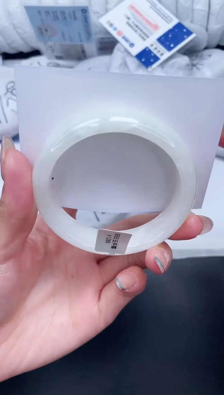 未镶嵌手镯和田玉157-59.6BK369