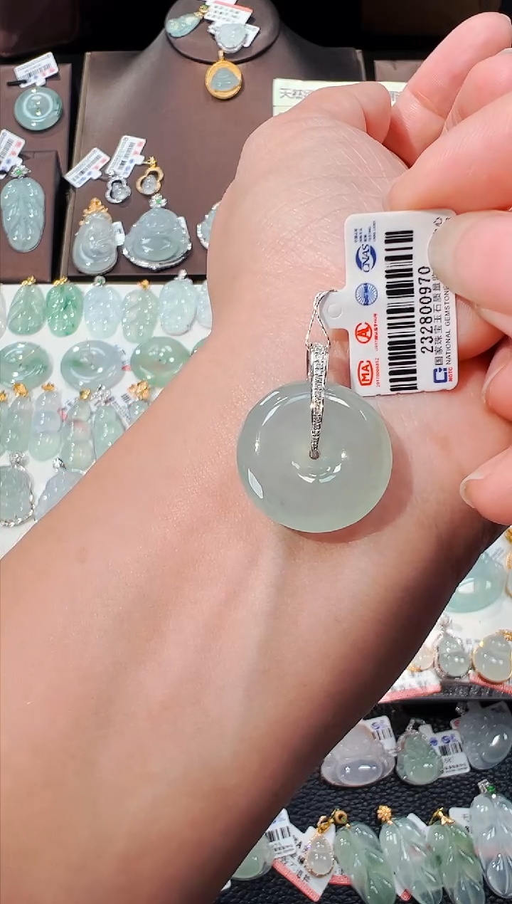 【闪购商品】翡翠吊坠(不含链)18K金镶嵌平安扣吊坠970