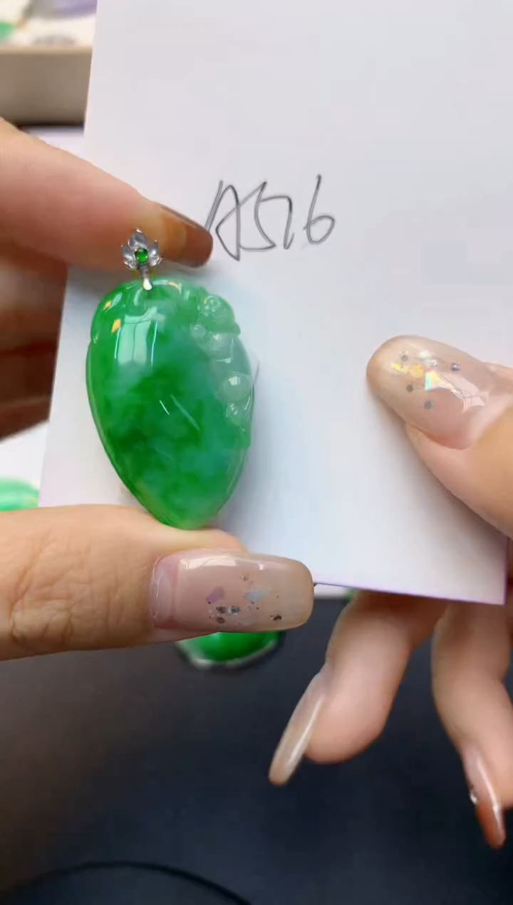 颈饰18K金镶嵌翡翠天然A货翡翠百元以上9元证书费自理