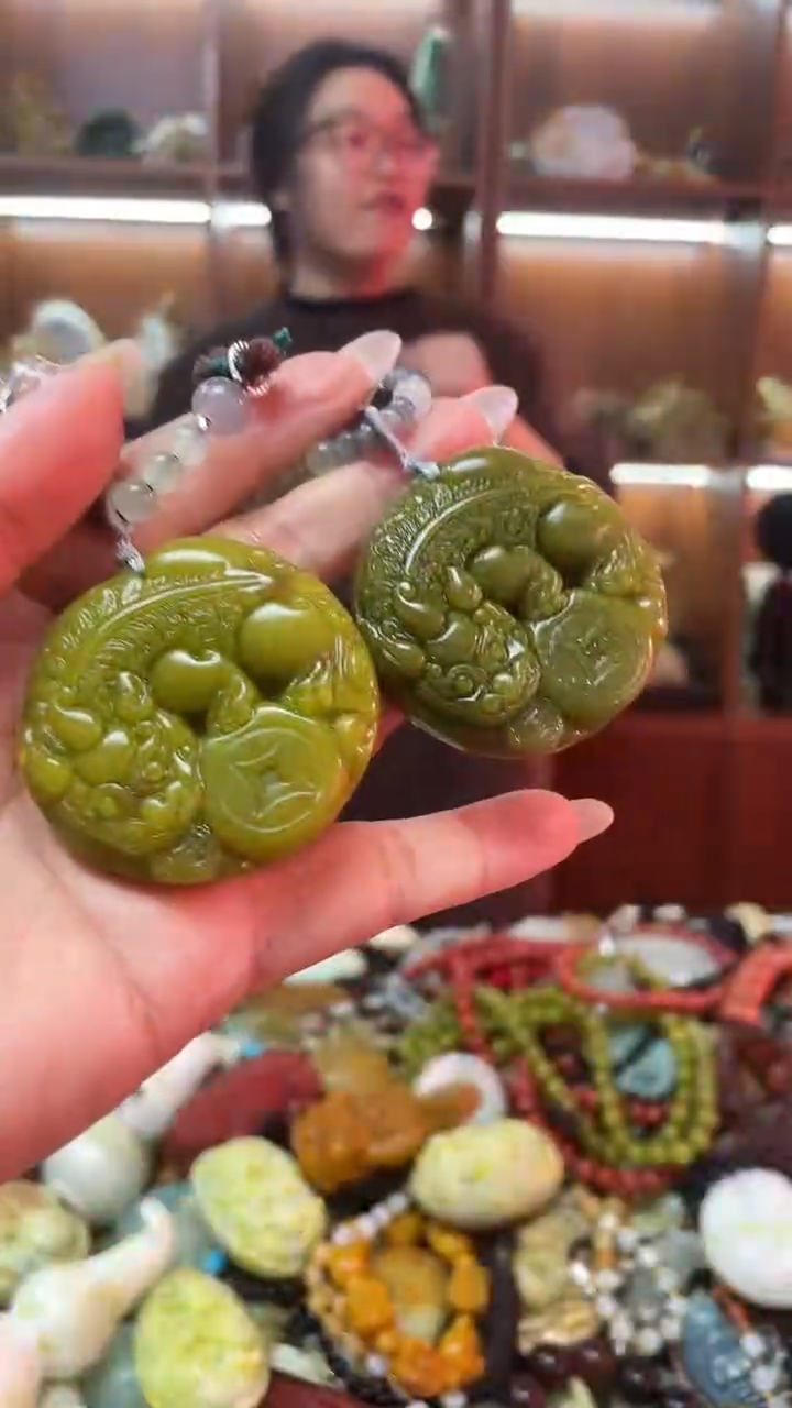未镶嵌蛇纹石玉吊坠多样性发货发其中一件