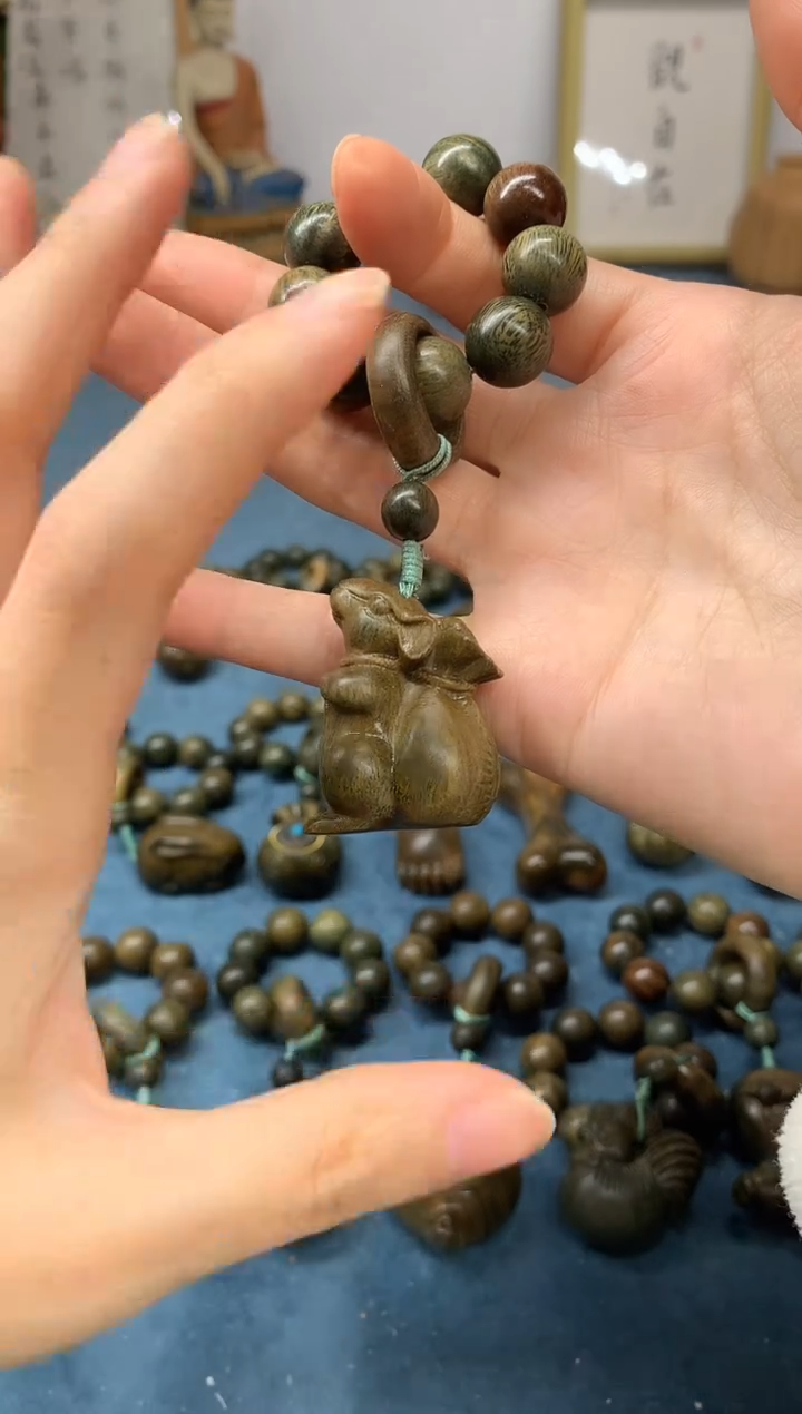 【闪购商品】维腊木（绿檀）把件代代鼠钱 盘玩件