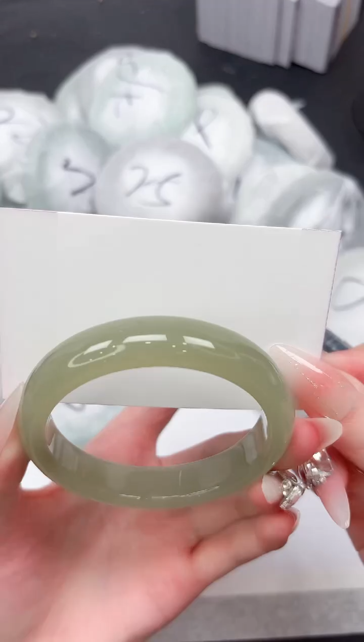 未镶嵌手镯石英质玉253-62.4