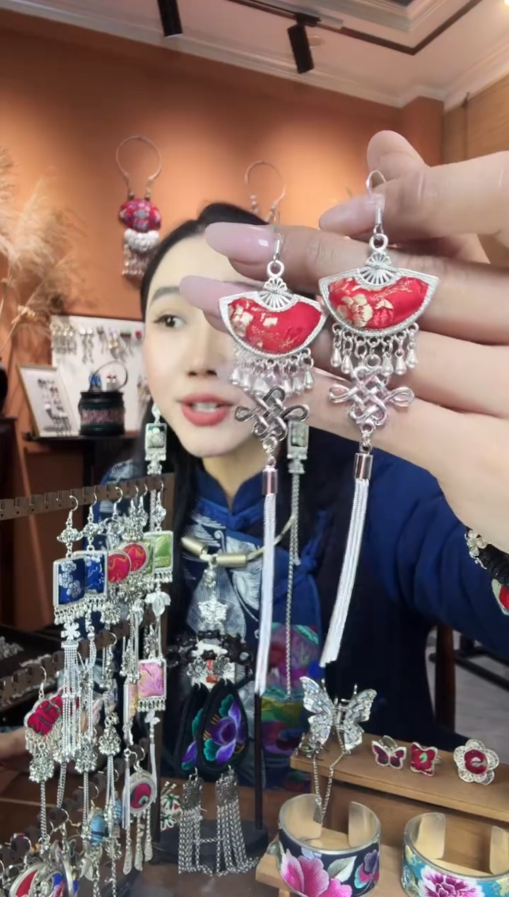 【闪购商品】刺绣纯手工民族风耳环