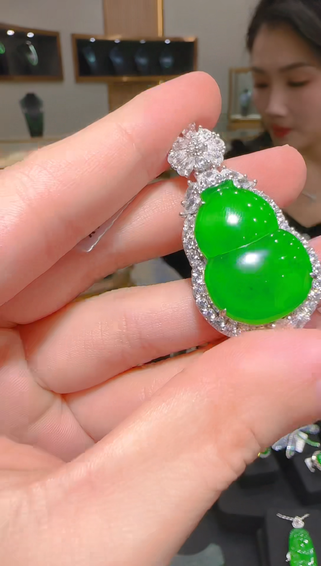 【闪购商品】翡翠吊坠(赠链)银S925镶嵌天然翡翠A货多样性发一件