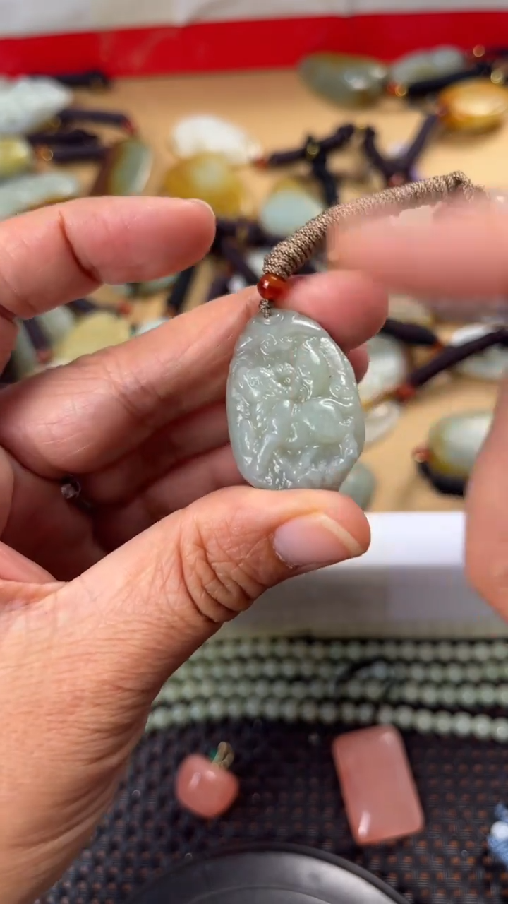【闪购商品】和田玉颈饰未镶嵌多样性发货没有证书拍一发一有瑕