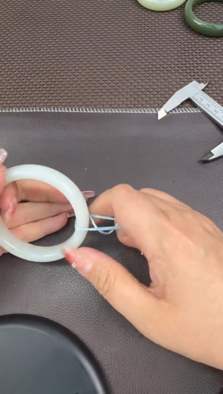 【闪购商品】和田玉手镯未镶嵌58