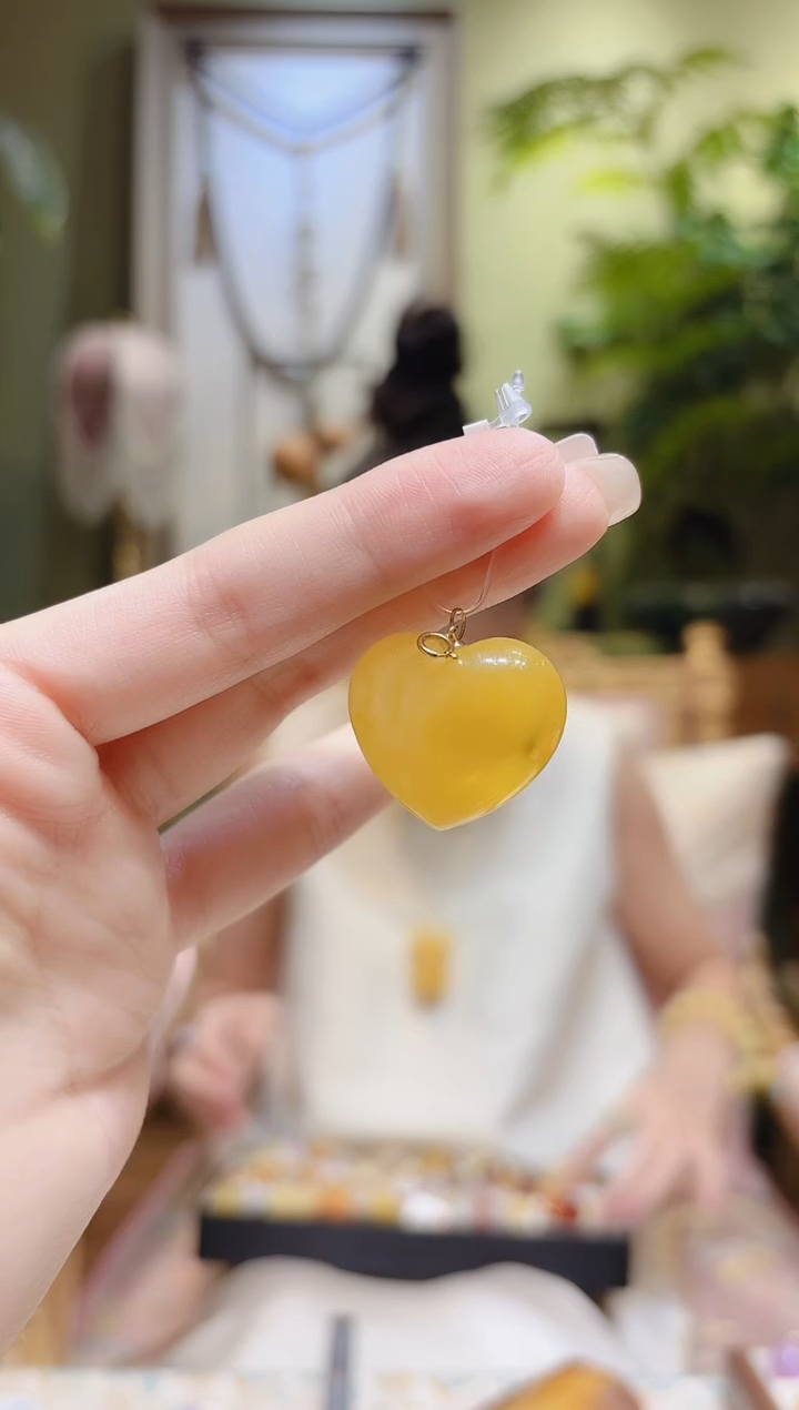【闪购商品】蜜蜡裸石18K金镶嵌蜜蜡爱心挂件22