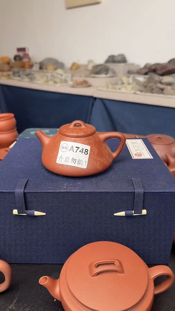 茶壶紫砂微瑕A748红降坡子冶刻绘99