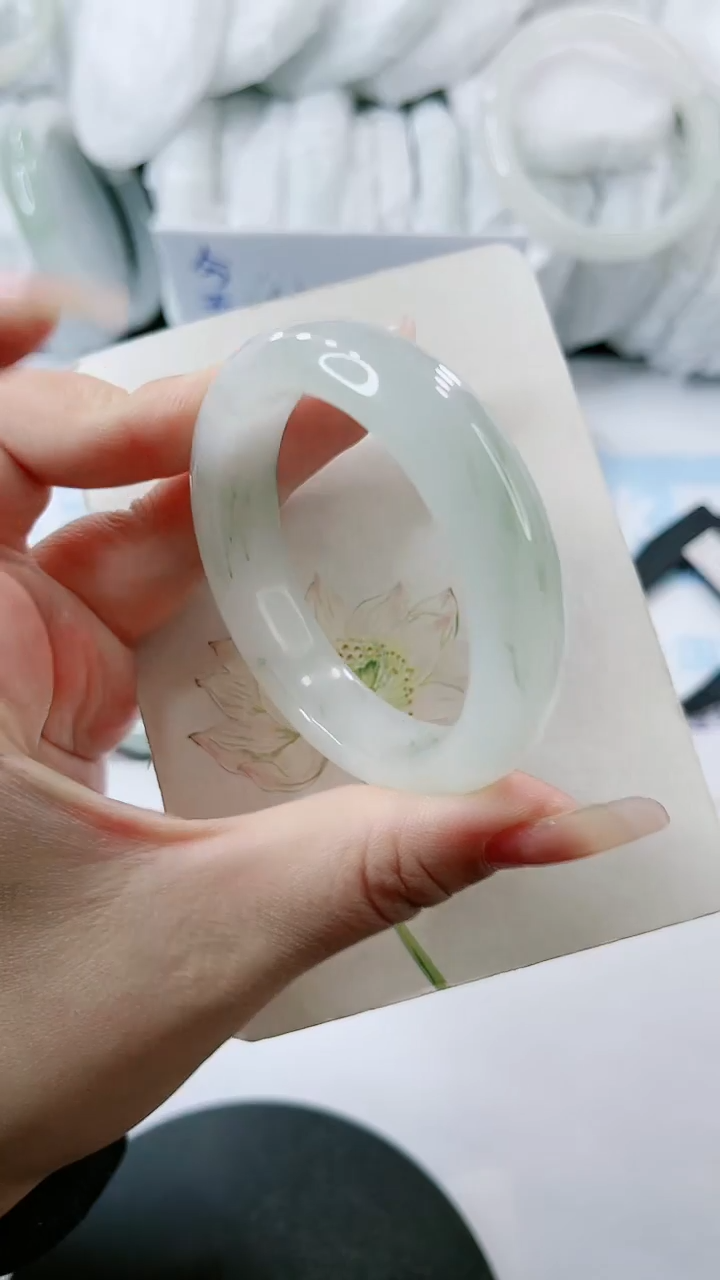 【闪购商品】石英质玉手镯未镶嵌多样性发货L177