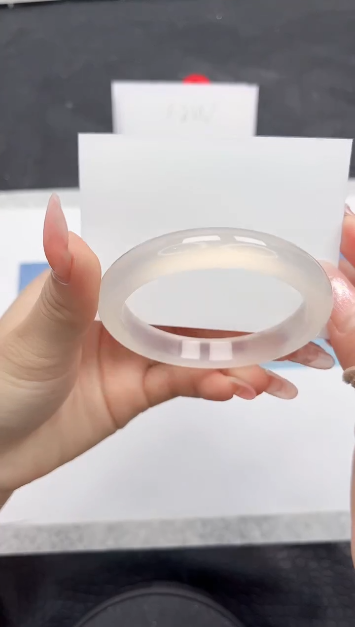 【闪购商品】石英质玉手镯未镶嵌L119-56.6