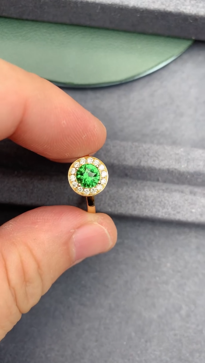【闪购商品】石榴石戒指18K金镶嵌1.1CT 沙弗莱戒指
