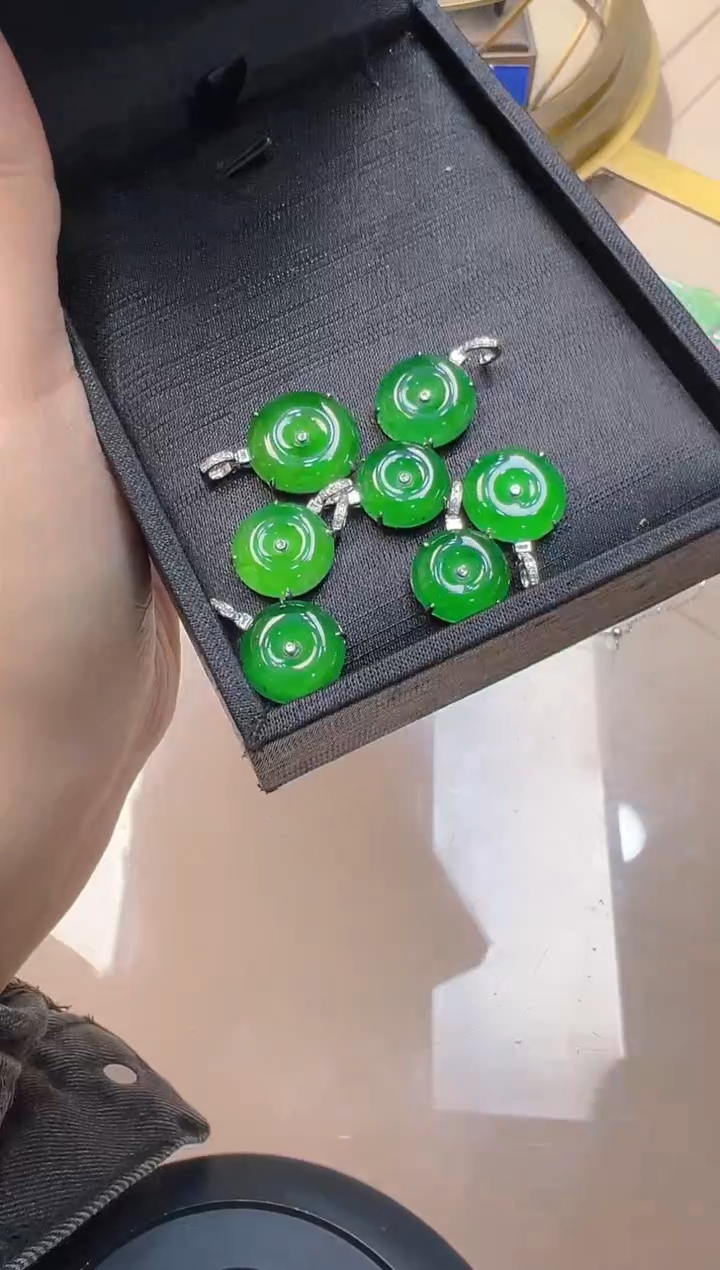 【闪购商品】翡翠18K金镶嵌吊坠(不含链)多样性团购发一件 不挑不选