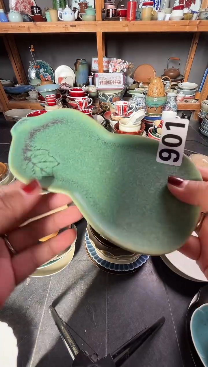 瓷片元**姐901绿色葫芦碟