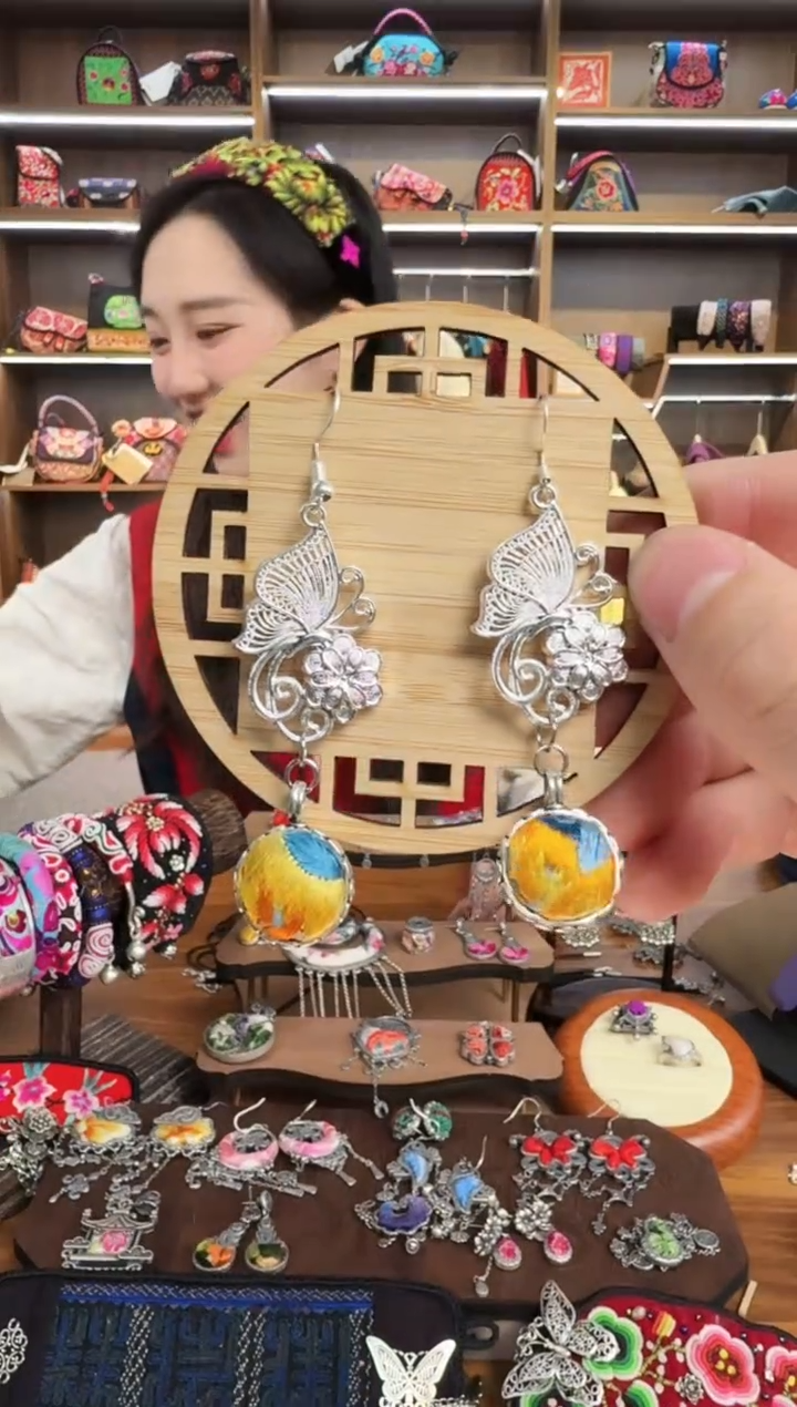 【闪购商品】织绣74蒙阿苏苗绣传承