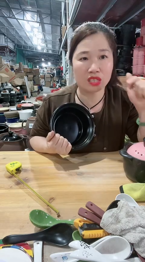 a125瑕疵黑锅不带盖。。