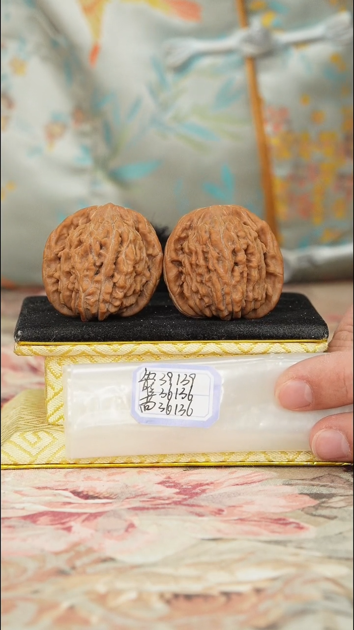 【闪购商品】文玩核桃把件一代楼