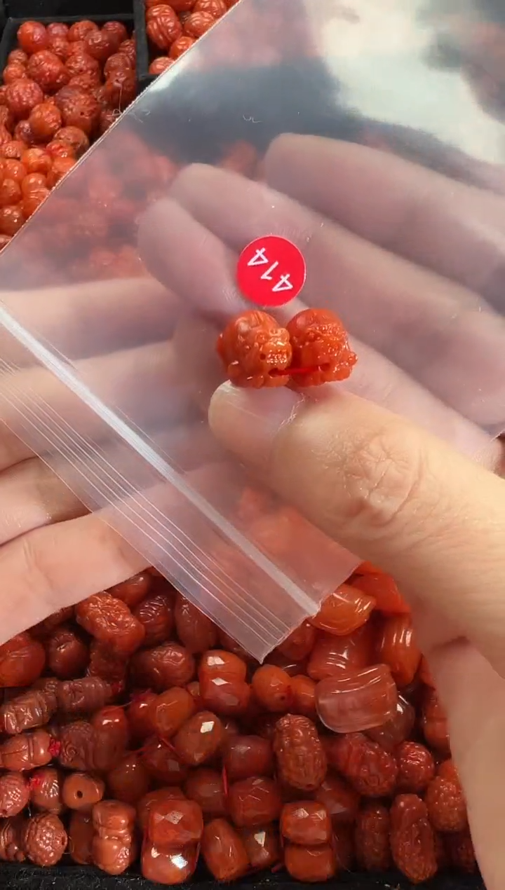 颈饰未镶嵌南红玛瑙1