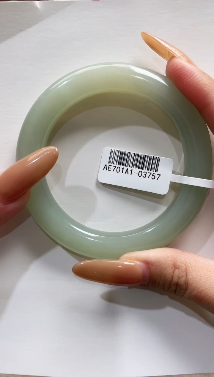 【闪购商品】和田玉手镯未镶嵌57