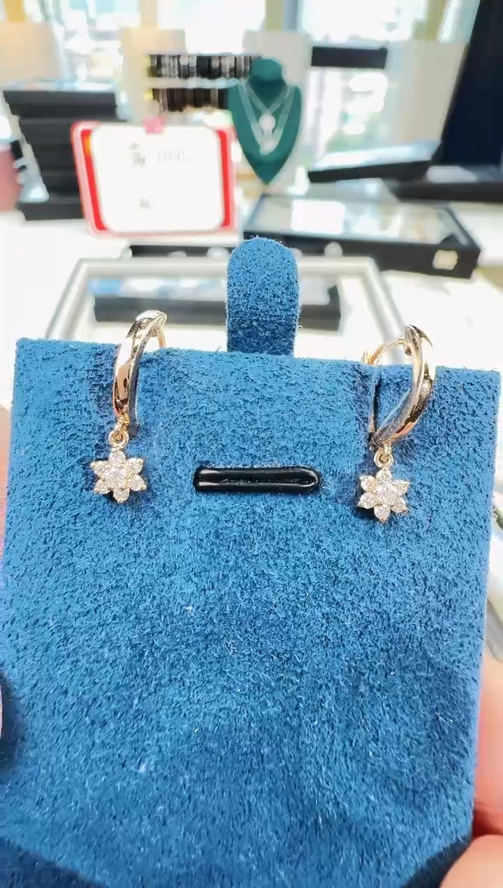 【闪购商品】钻石耳饰18K金镶嵌k玫耳饰2.48g