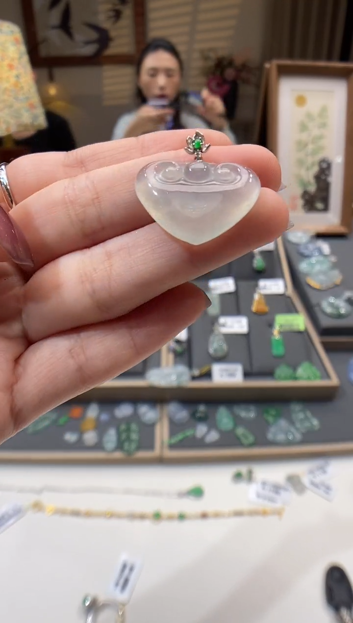 【闪购商品】翡翠颈饰18K金镶嵌如意