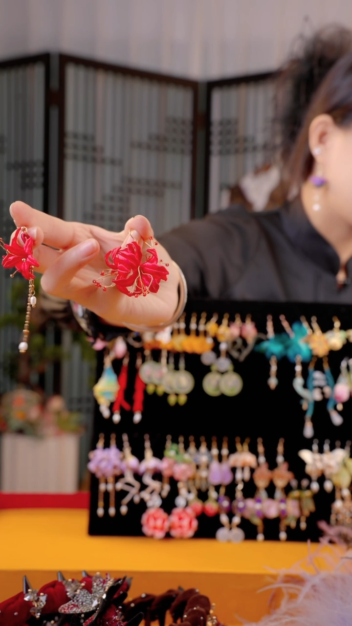 刺绣安**咪非遗手工饰品