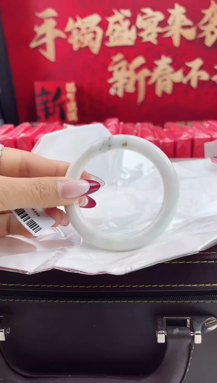 【闪购商品】翡翠手镯未镶嵌14翡翠手镯（微瑕）