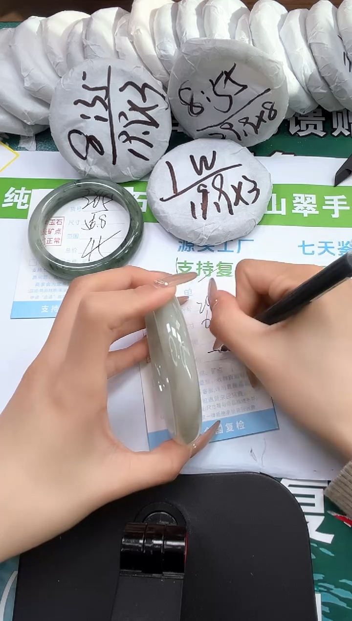 【闪购商品】石英质玉手镯未镶嵌k206-62