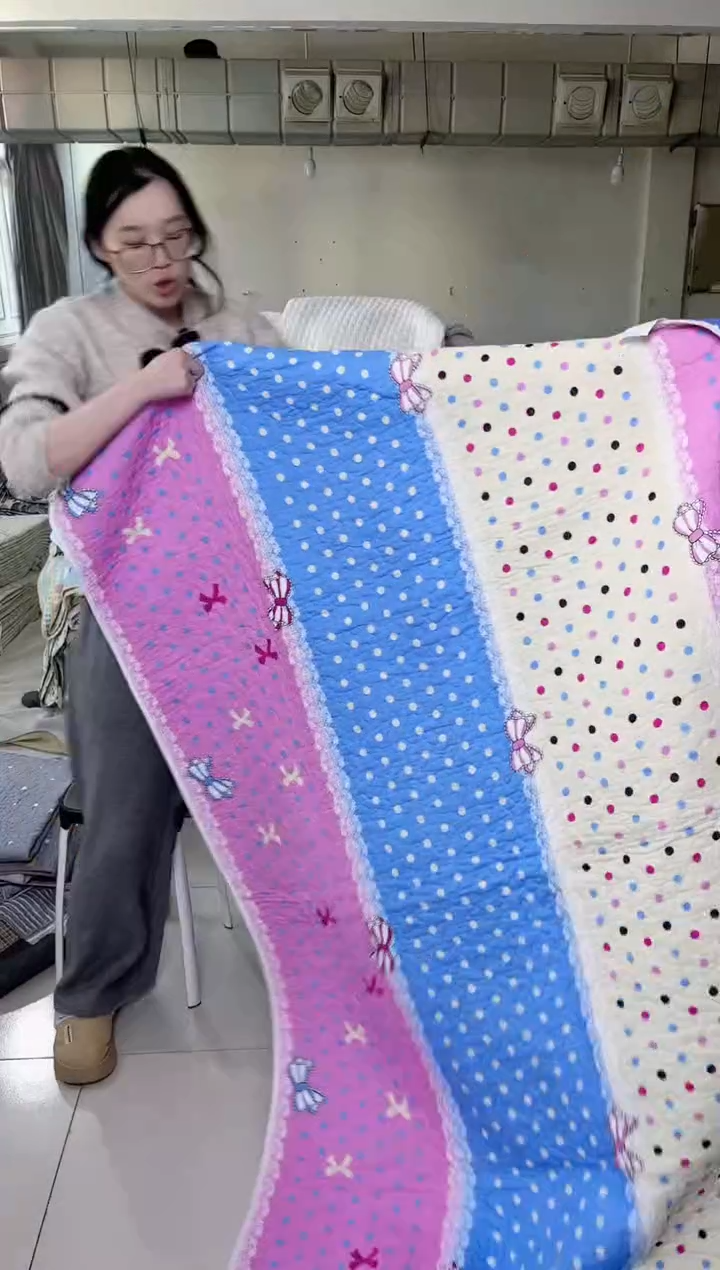 棉135*200粉蓝蝴蝶条纹瑕疵