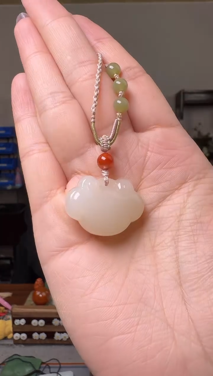 【闪购商品】和田玉挂件未镶嵌0076  微瑕  多样性发其一