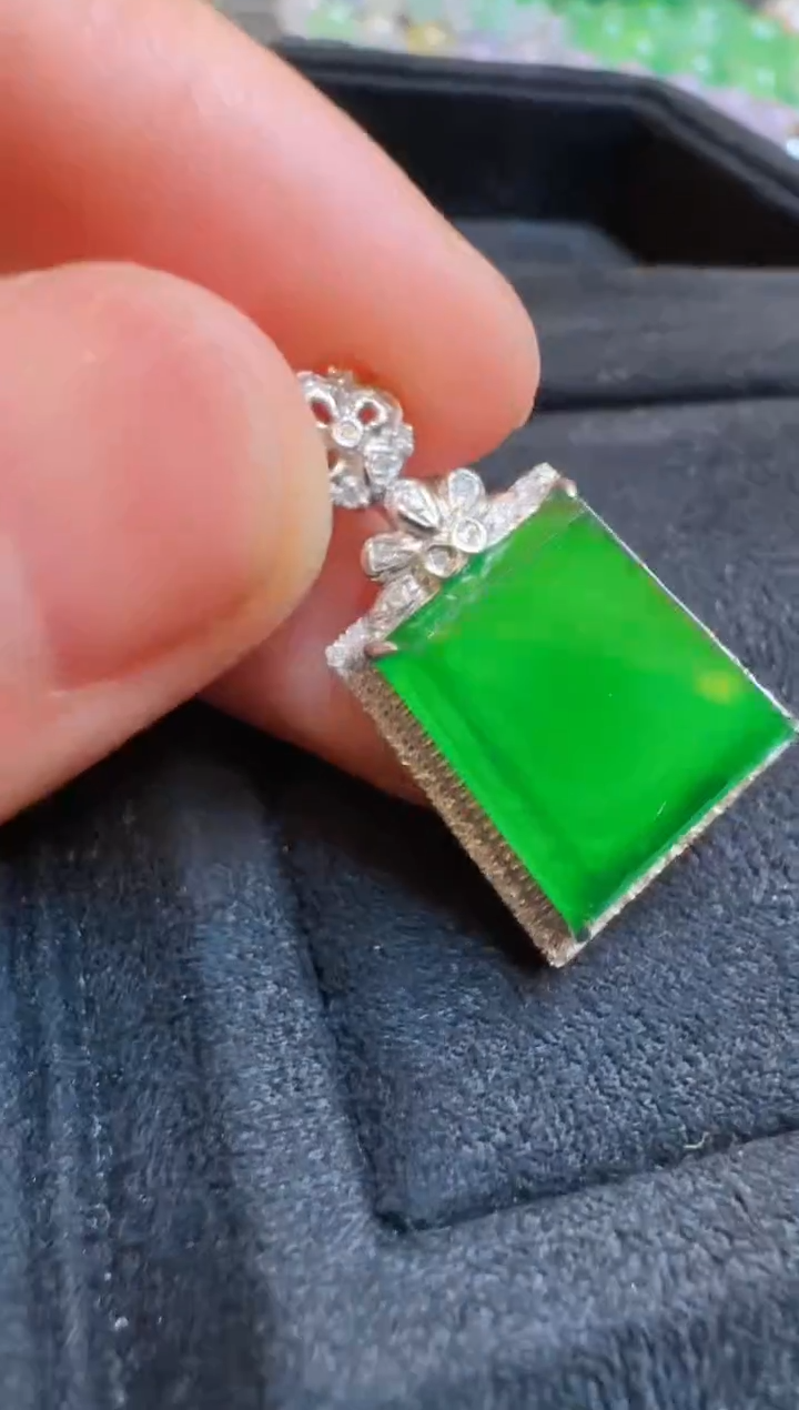 【闪购商品】翡翠吊坠(不含链)18K金镶嵌多样性团购发一件