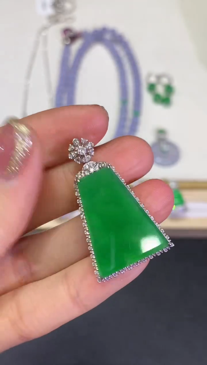 【闪购商品】翡翠颈饰18K金镶嵌团购1