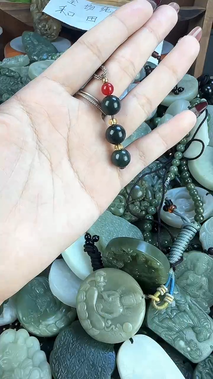 颈饰未镶嵌和田玉1