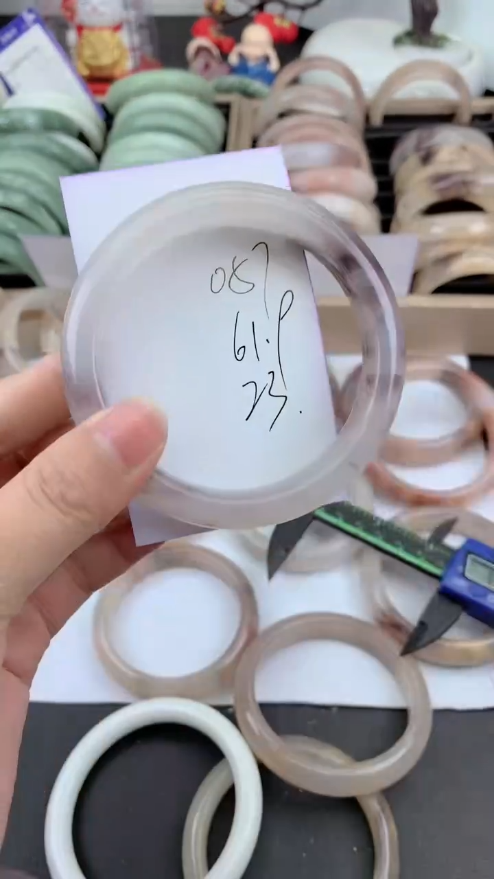 未镶嵌手镯石英质玉057