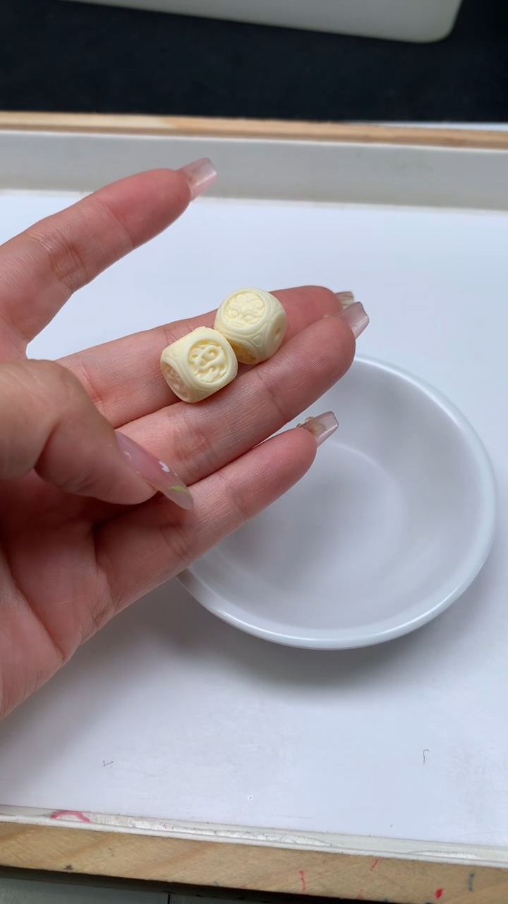 菩提散珠E849牙 牙 果 四 方 神 兽   2个5.8元