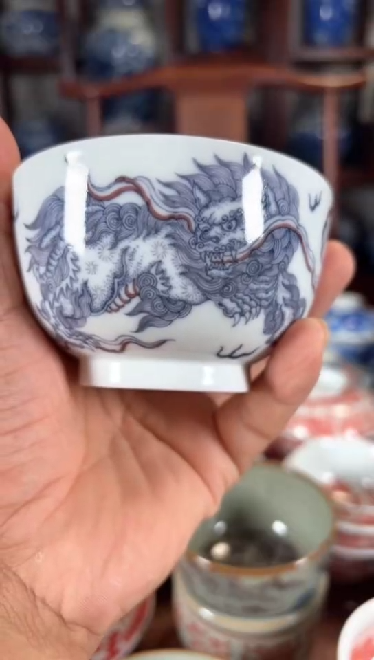 柴窑釉里红双狮纹杯杯
