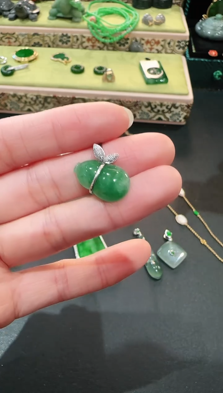 【闪购商品】翡翠颈饰18K金镶嵌吊坠