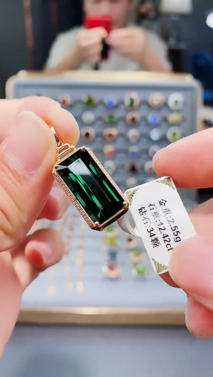 颈饰18K金镶嵌碧玺12.42.