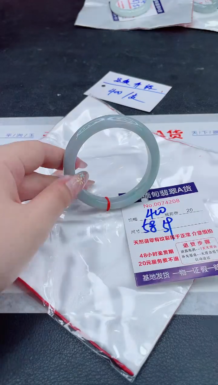 翡翠手镯未镶嵌400.000000