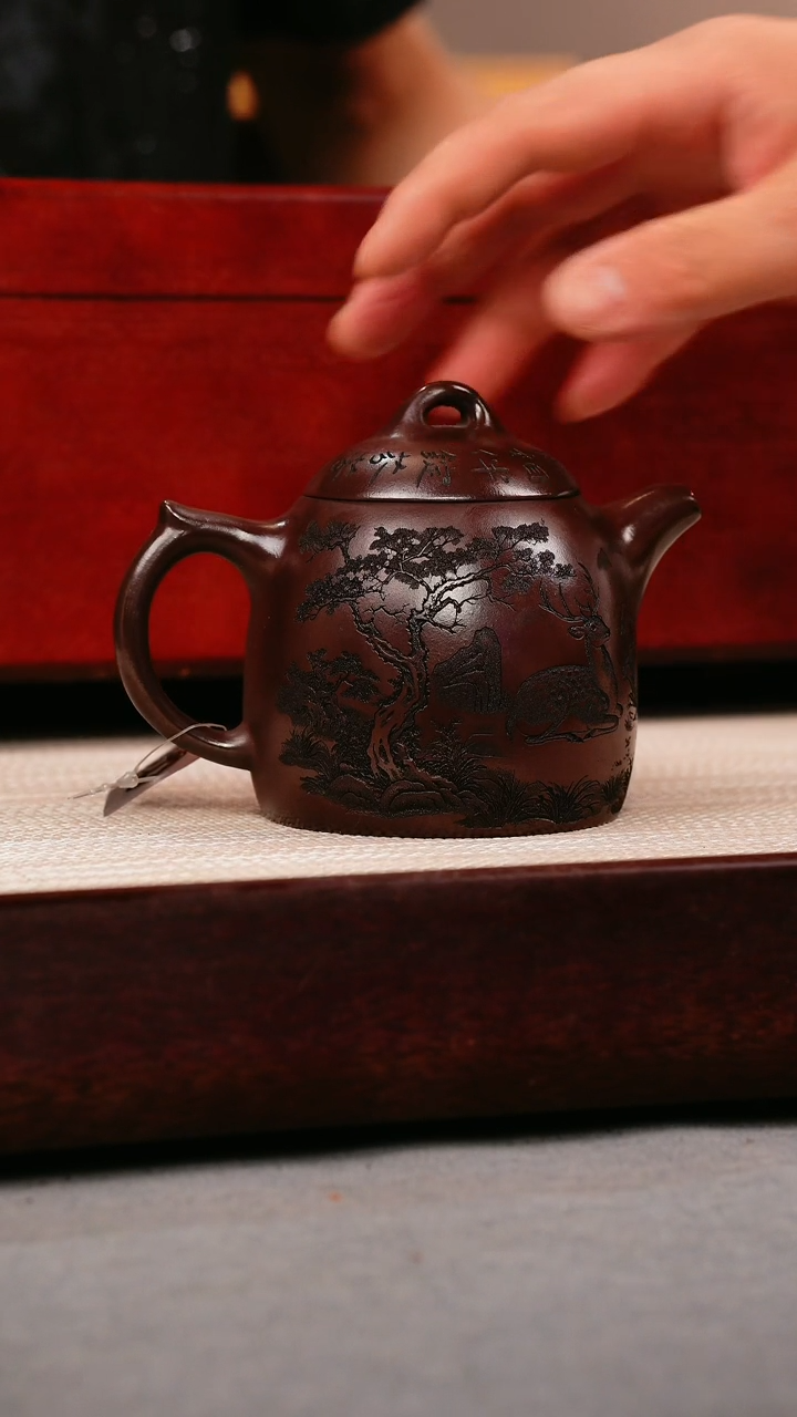 茶壶紫砂石红 秦权 梅花鹿