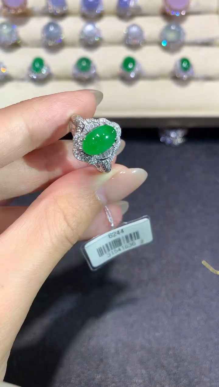 【闪购商品】翡翠戒指18K金镶嵌a221     