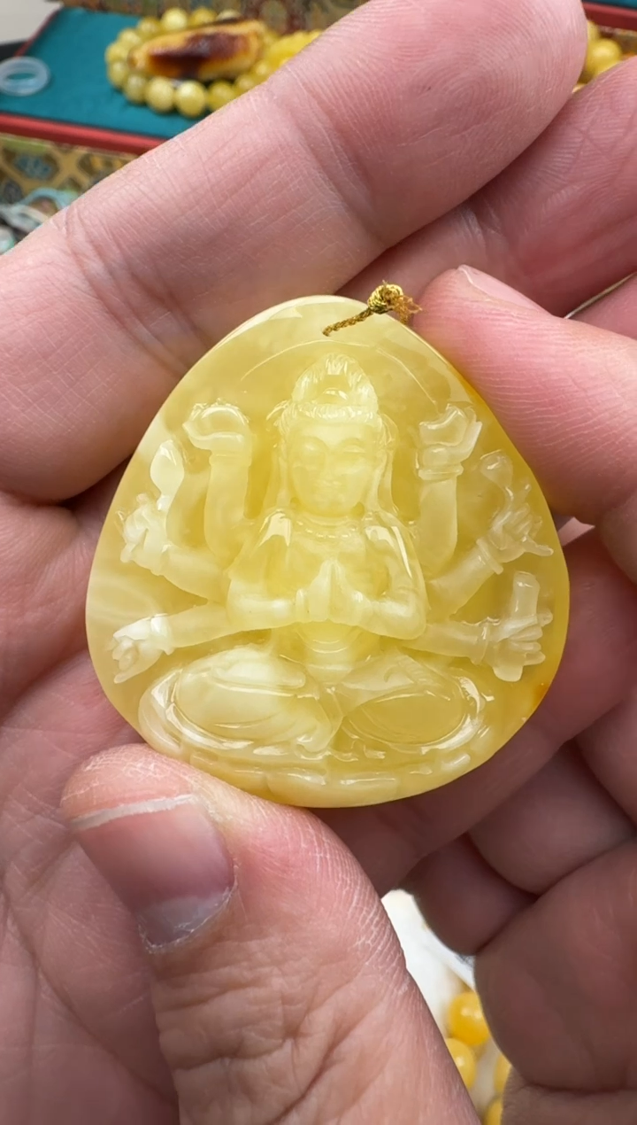 琥珀未镶嵌珠宝奇石雕刻HZ319