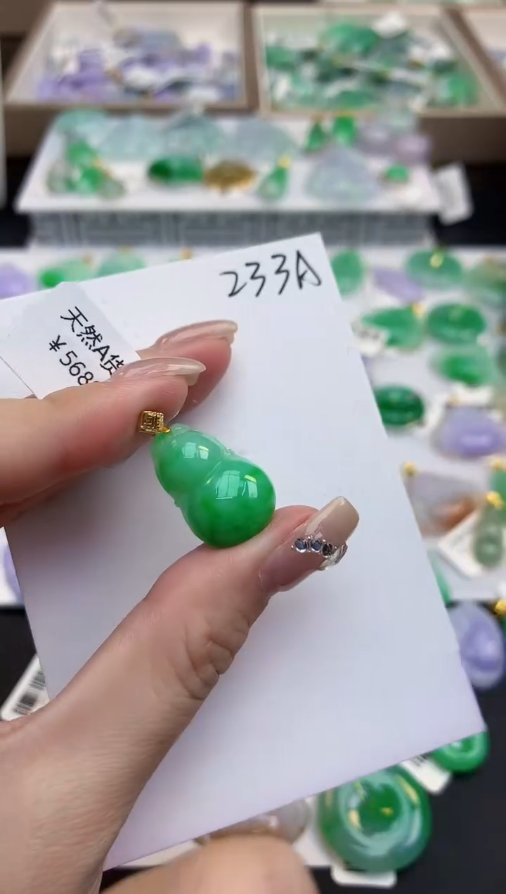 颈饰18K金镶嵌翡翠天然缅甸a货翡翠