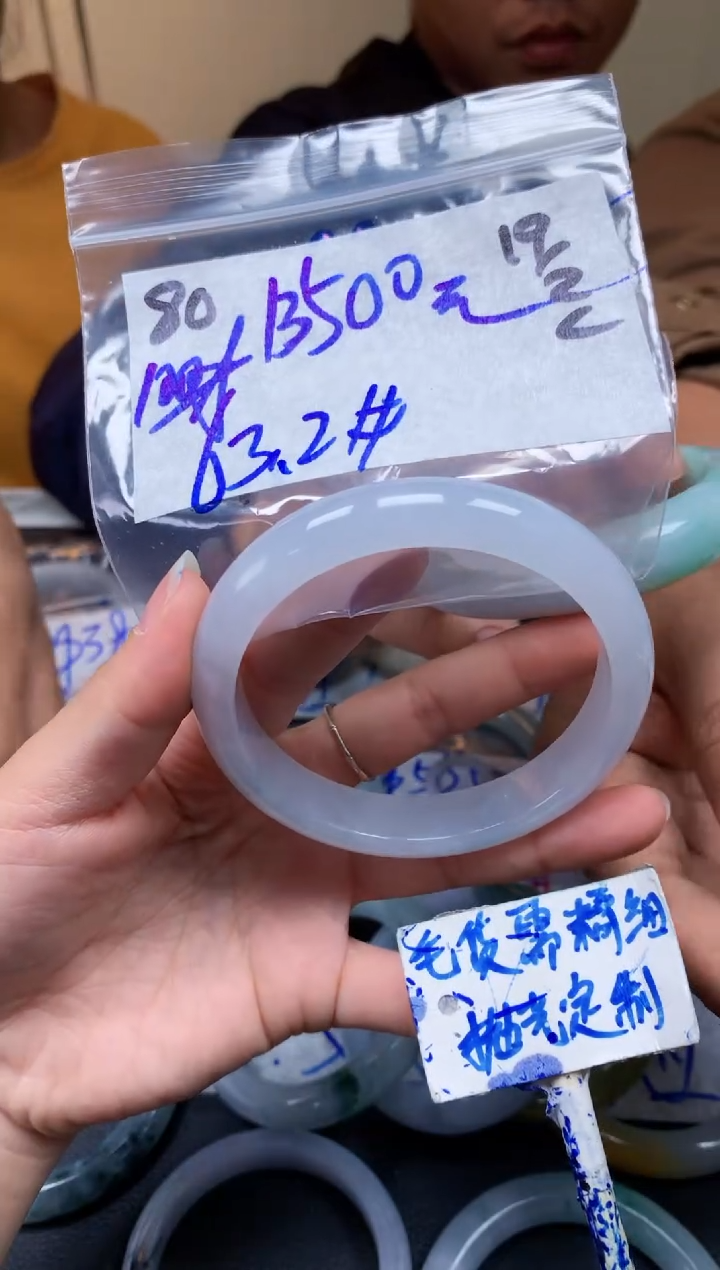 【闪购商品】定制翡翠未镶嵌80毛货需精细抛光手镯多样性拍一发一