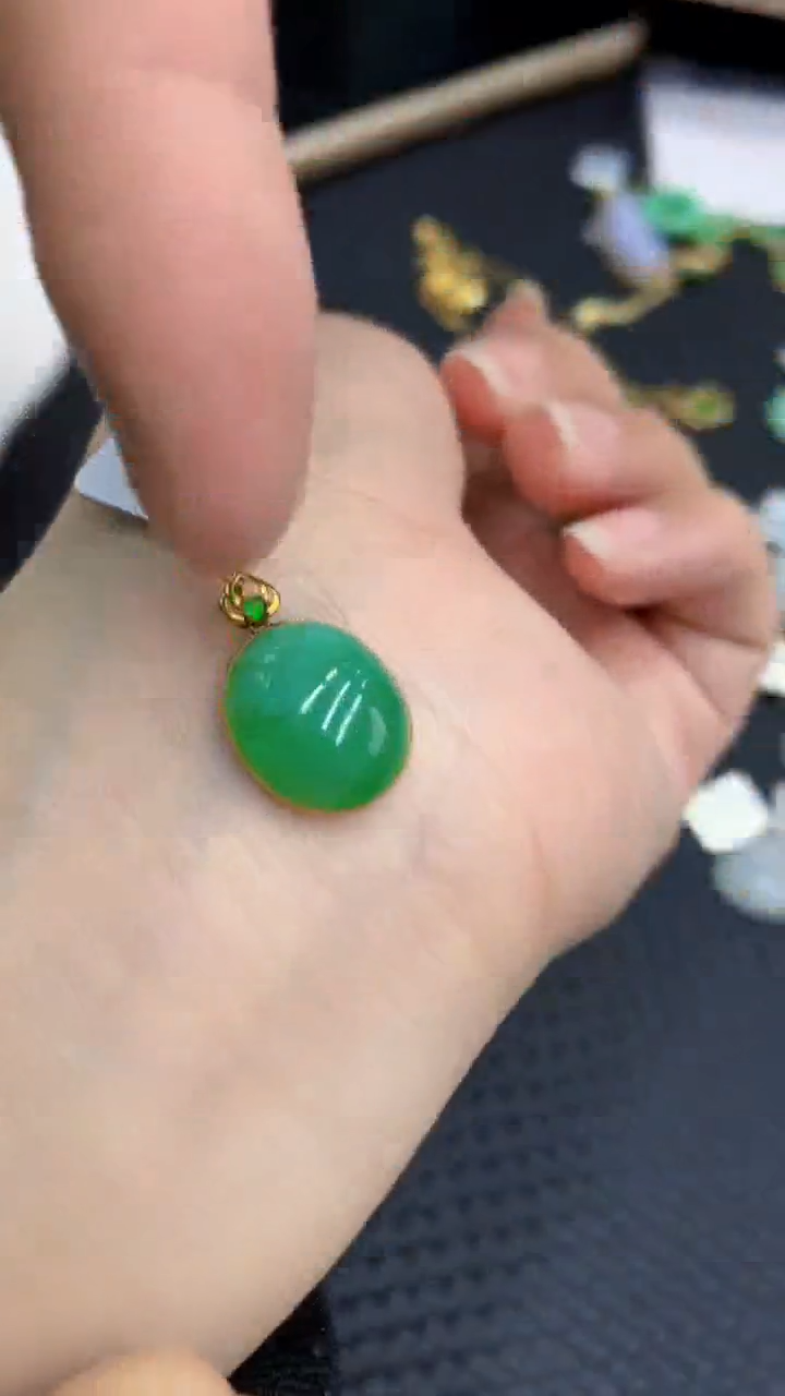 【闪购商品】翡翠颈饰18K金镶嵌            8