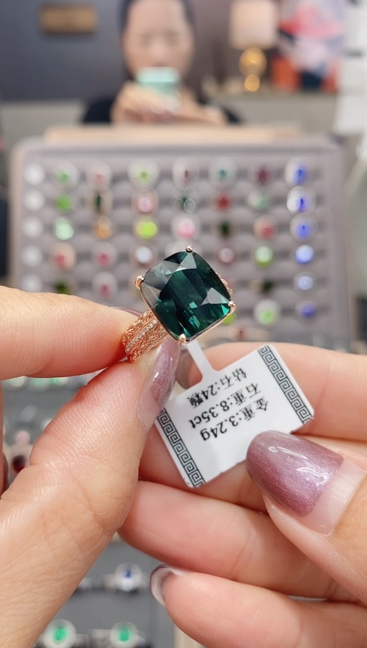 碧玺戒指18K金镶嵌8.35   
