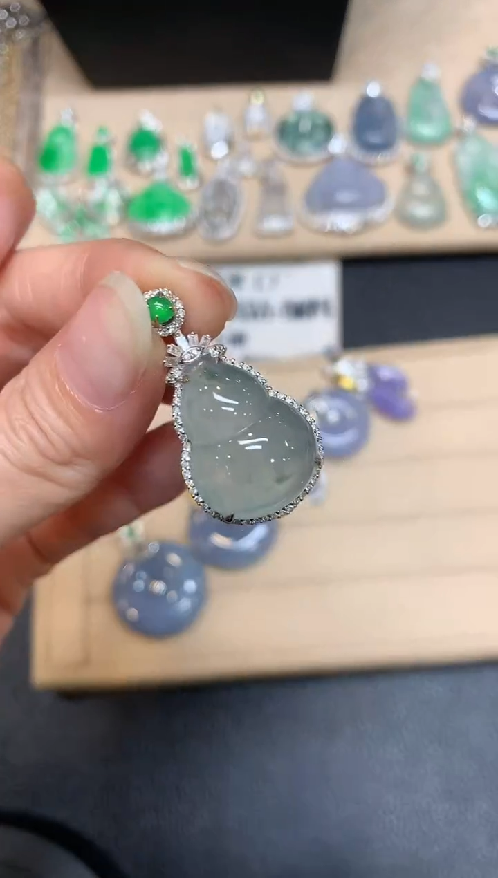 【闪购商品】翡翠颈饰18K金镶嵌葫芦【无服务费